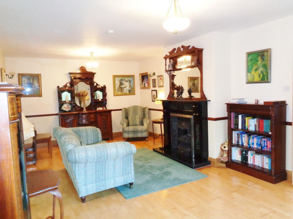 Bed and Breakfast Redwood Dunrine Экстерьер фото