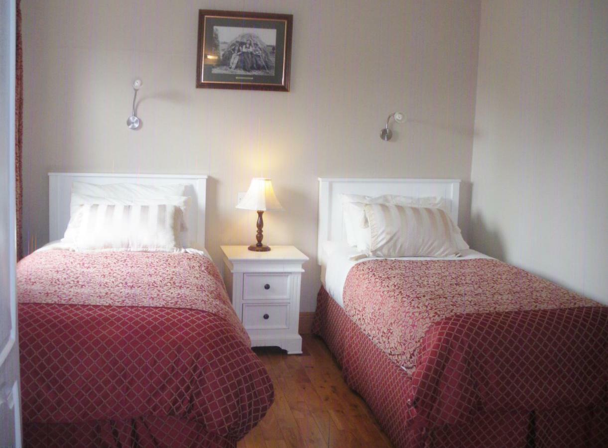 Bed and Breakfast Redwood Dunrine Экстерьер фото